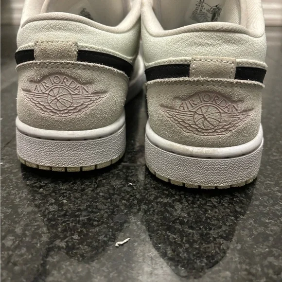 Air Jordan’s womens ’barely there’ - Picture 3 of 4